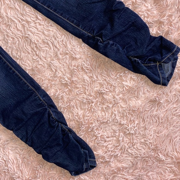 DISTRESSED BLUE DENIM SKINNY JEANS W/ RUCHED ANKLES · SIZE 9, FITS M - Picture 8 of 9
